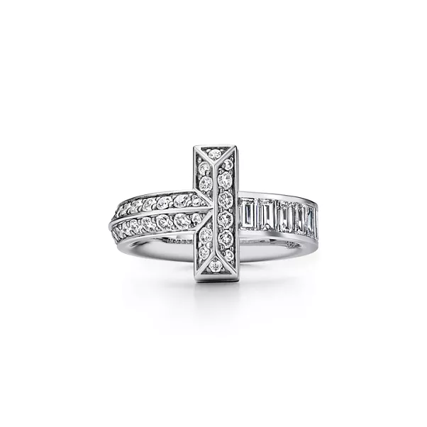 T1 Ring in Weißgold mit Diamanten im Baguetteschliff und Pavé-Diamanten