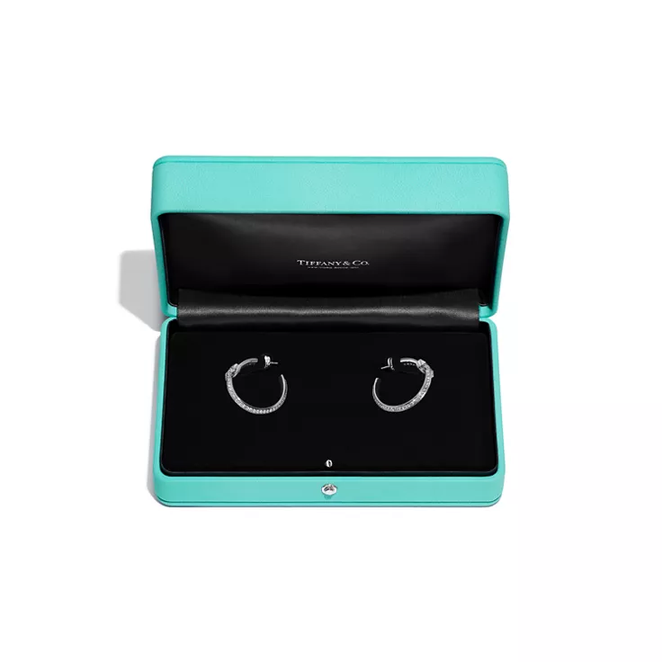 Tiffany T:T1 Earrings in White Gold with Baguette and Pavé Diamonds, 4