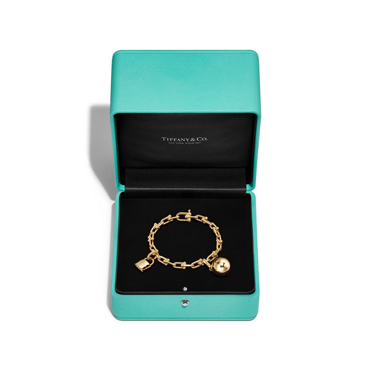 Tiffany HardWear:Small Single Wrap Bracelet in Yellow Gold image number 5