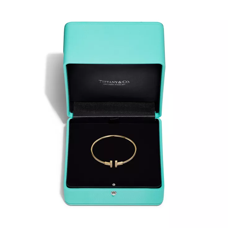 Tiffany T:Pavé Diamond Wire Bangle in Yellow Gold, 4