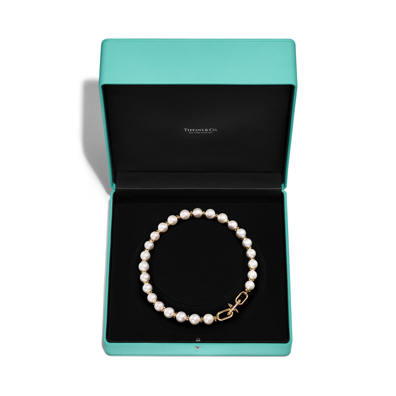 Tiffany Titan by Pharrell Williams:Pearl Necklace in Yellow Gold with Diamonds image number 7