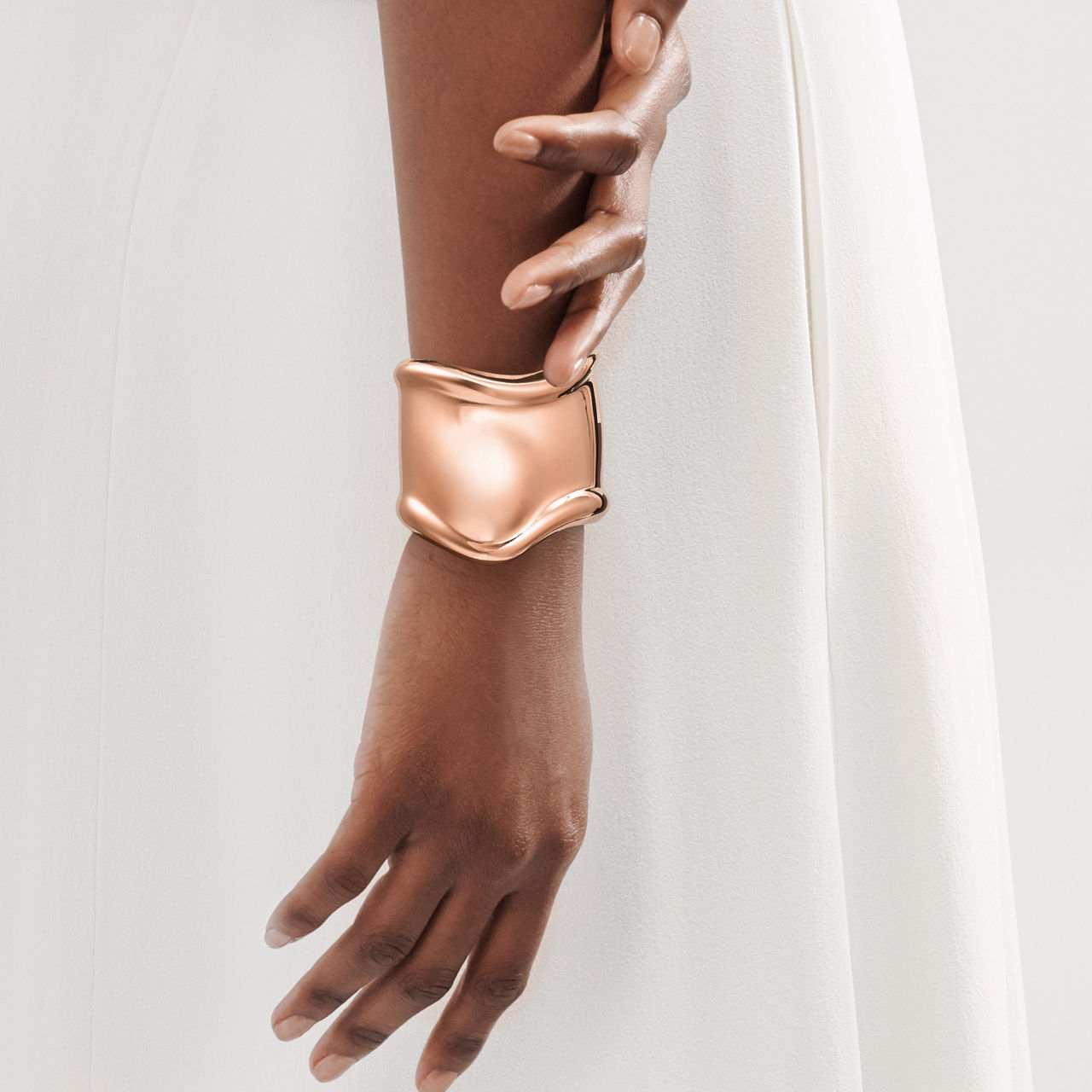 Brazalete Bone mediano de oro rosa de 18 quilates