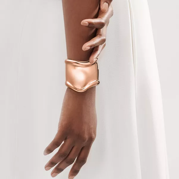 Mittelgroßer Bone Cuff in 18 Karat Roségold