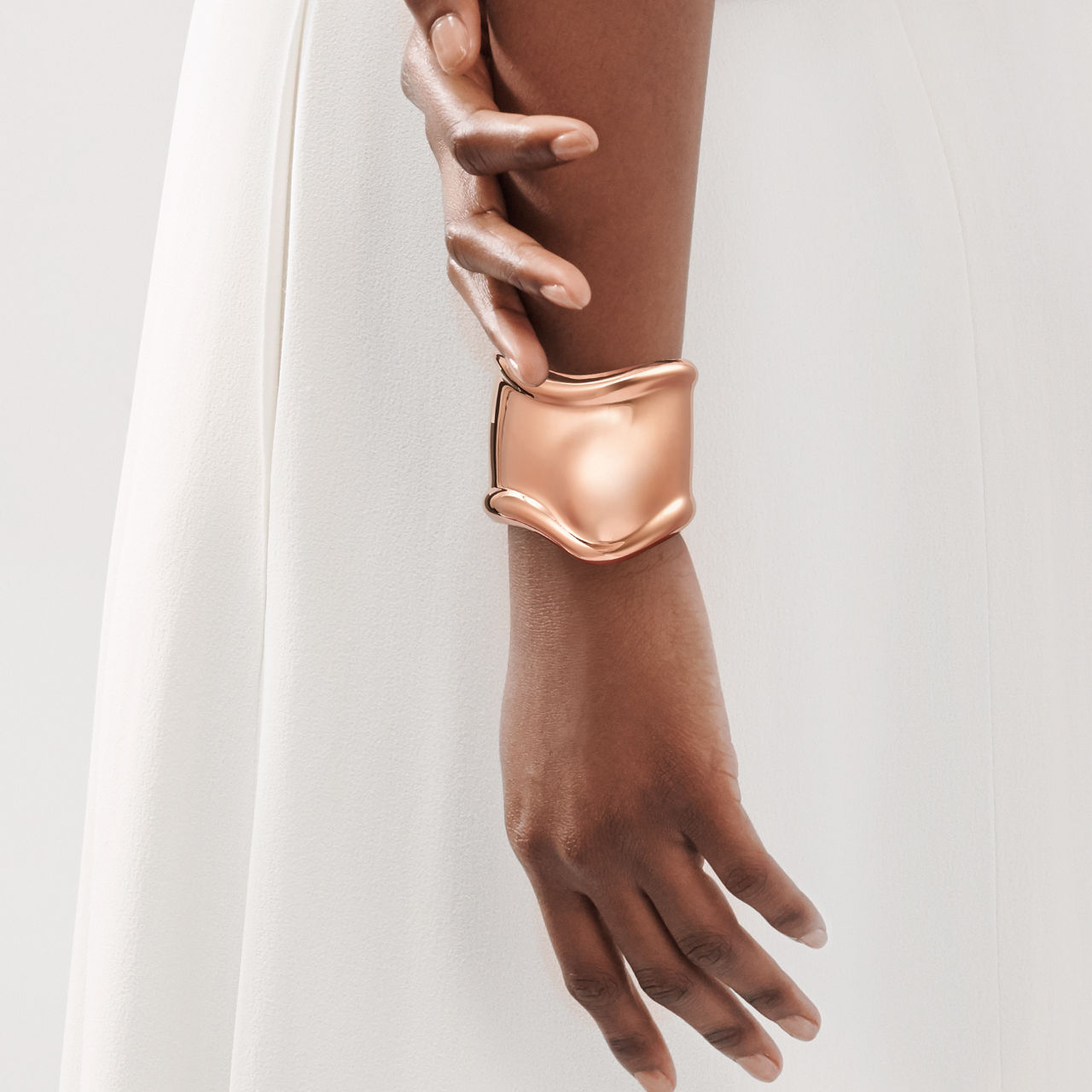 Brazalete Bone mediano de oro rosa de 18 quilates