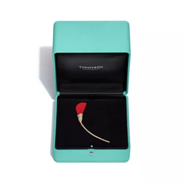 Collezione Elsa Peretti®:Spilla Amapola in oro giallo con seta rossa, 3