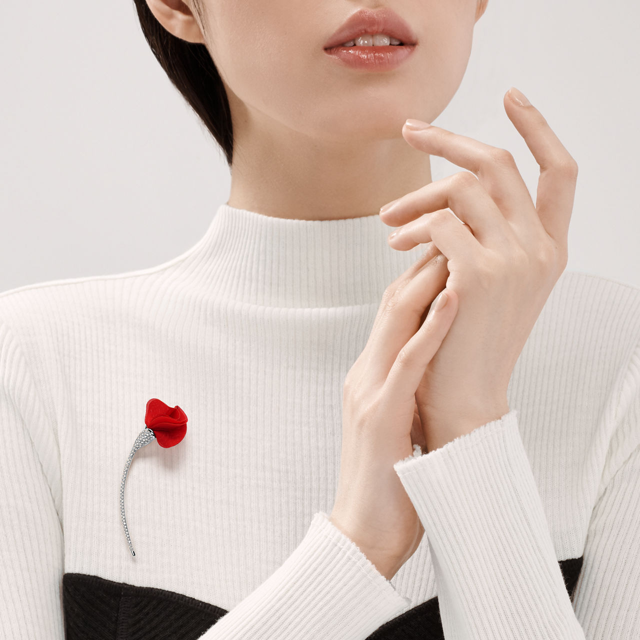 Amapola Brooch in Platinum with Diamonds and Red Silk