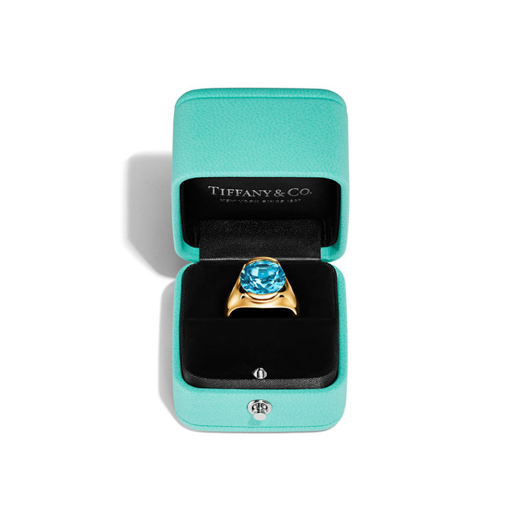 Elsa Peretti®:Fancy Color Ring in Yellow Gold with a Blue Topaz image number 4