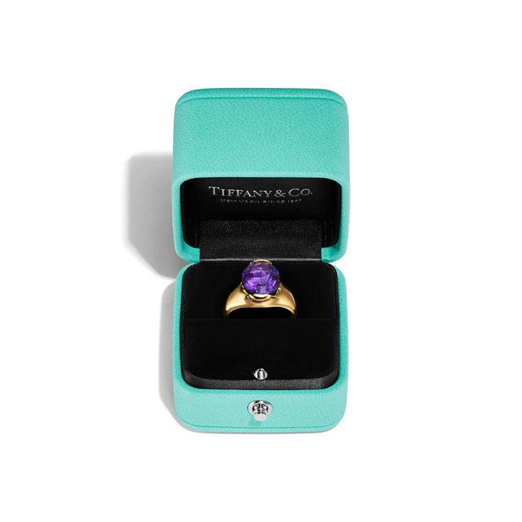 Elsa Peretti®:Fancy Color Ring in Yellow Gold with an Amethyst image number 4