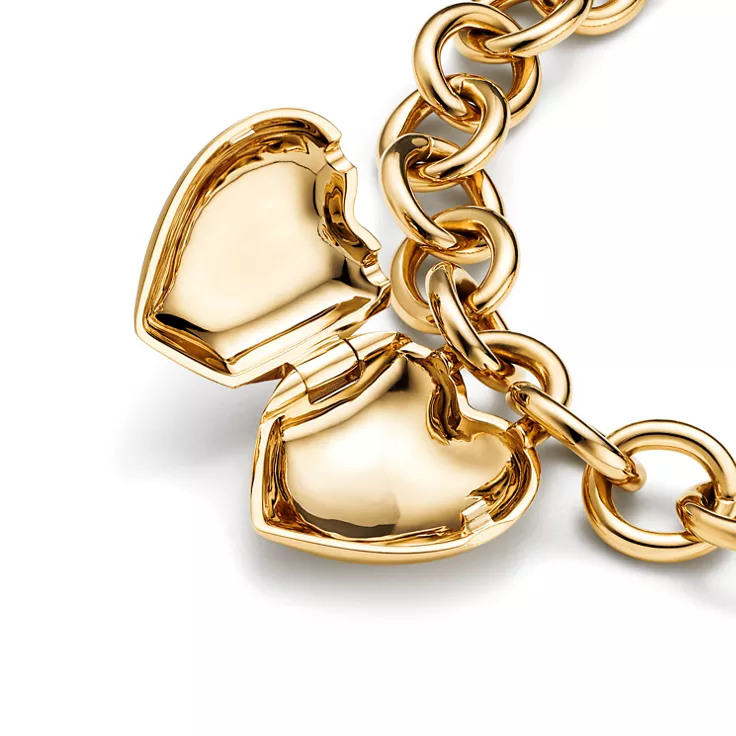 Return to Tiffany™:Full Heart Toggle Bracelet in Yellow Gold with Diamonds, 8