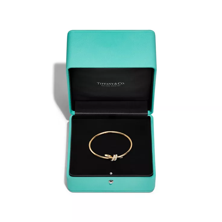 Tiffany Knot:Wire Bangle in Yellow Gold with Diamonds, 6