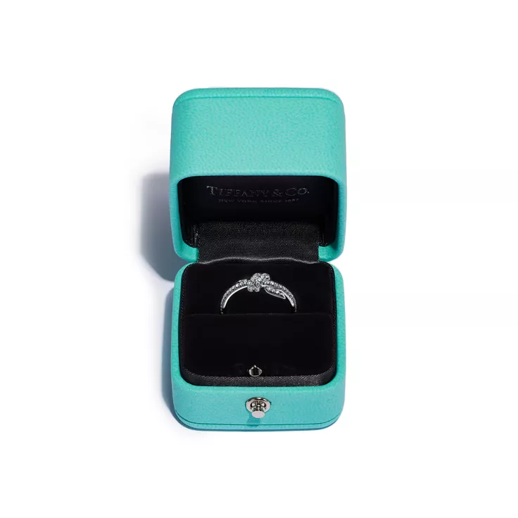 Tiffany Knot:Ring in White Gold with Diamonds, 5