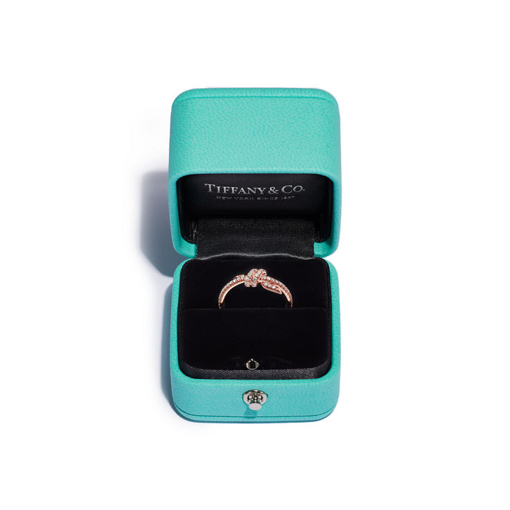 Tiffany Knot:Anillo de oro rosa con diamantes imagen número 5