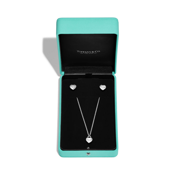 Return to Tiffany®:Full Heart Pendant and Earrings Set in Sterling Silver image number 8