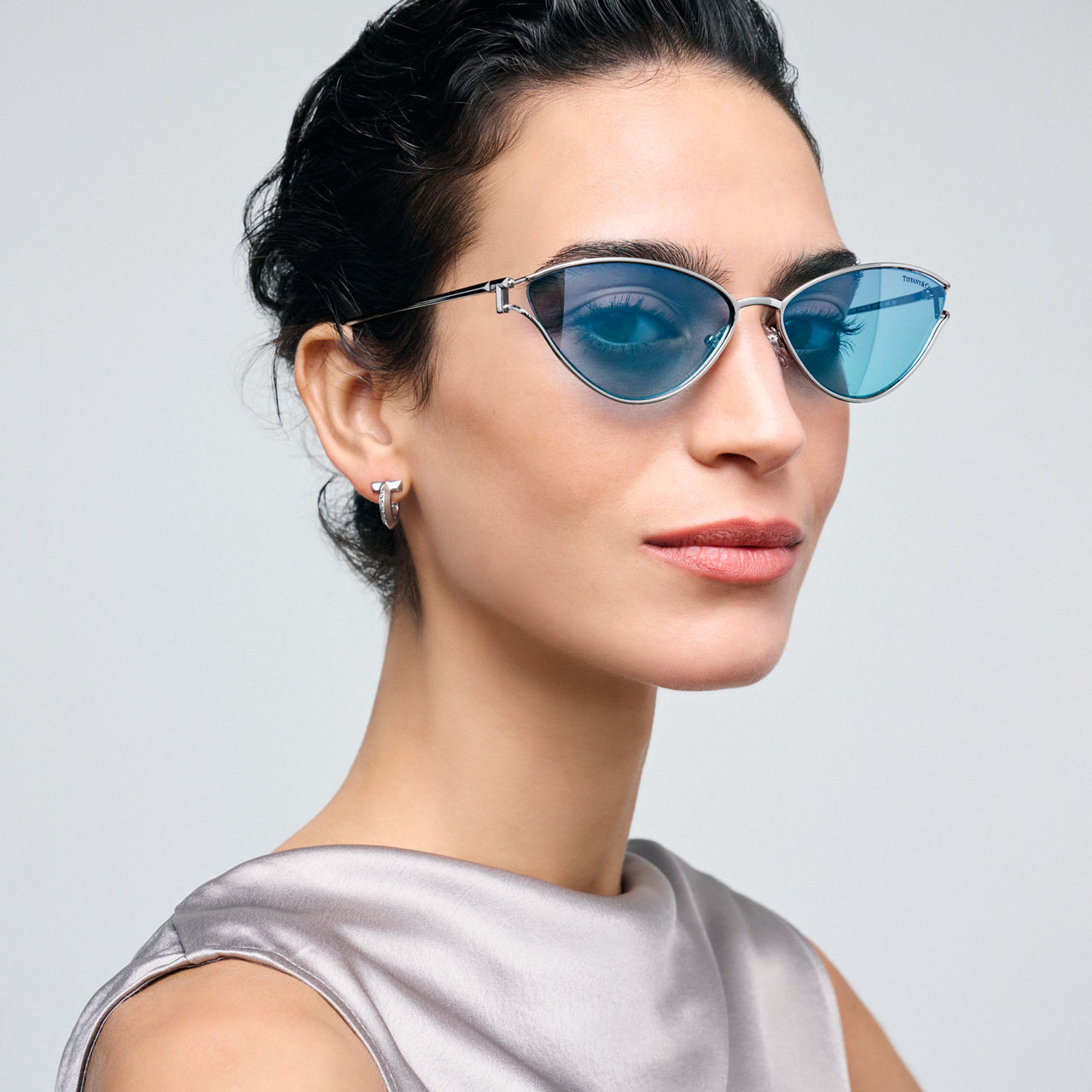 Gafas de sol de metal plateado con cristales de color Tiffany Blue® degradado