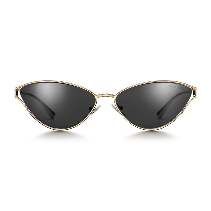 Tiffany T:Sunglasses in Pale Gold-colored Metal with Dark Gray Lenses image number 2