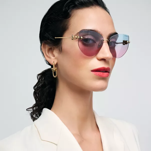 Sunglasses in Pale Gold-colored Metal with Violet Gradient Lenses