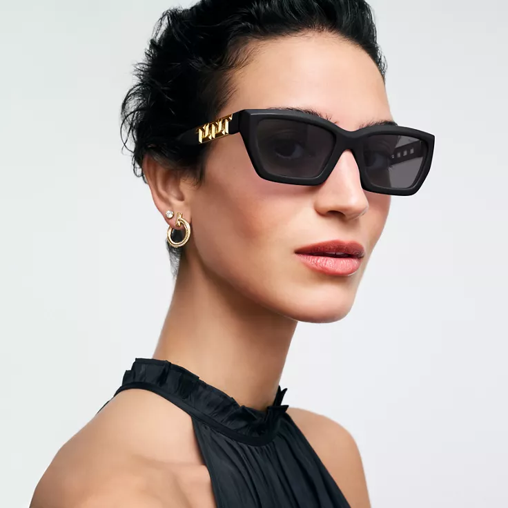 Tiffany T:Gafas de sol True de acetato negro con cristales de color gris oscuro, 1