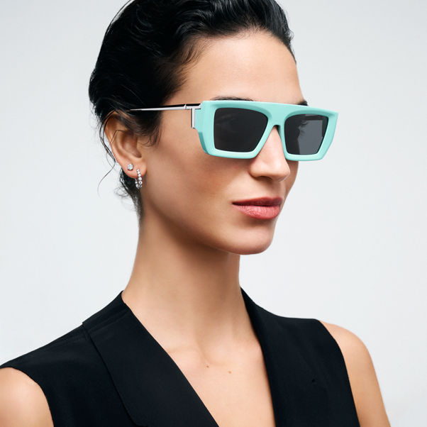 Tiffany T:Sonnenbrille aus Acetat in Tiffany Blue® mit dunkelgrauen Gläsern