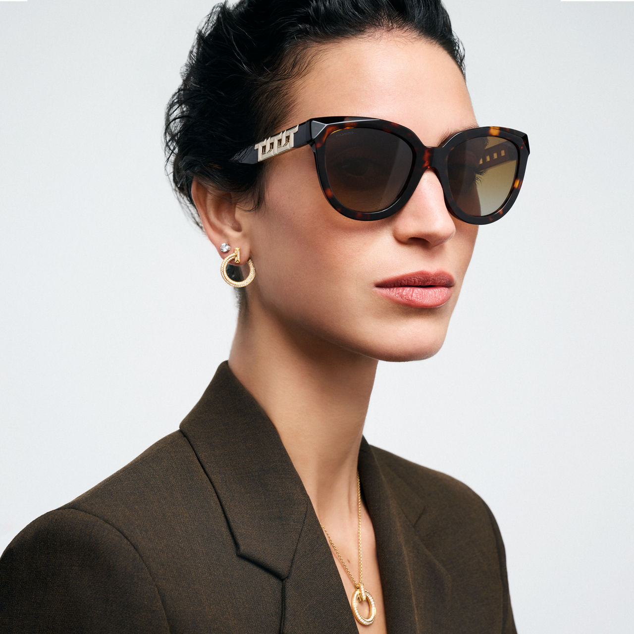 True Sonnenbrille aus Acetat in Schildpatt mit Gläsern mit braunem Farbverlauf
