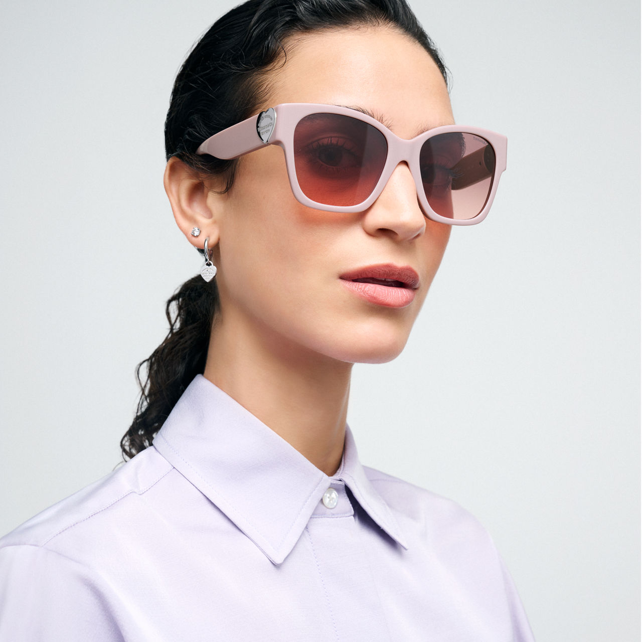 Sonnenbrille aus Acetat in Dusty Pink mit Gläsern mit rosanem Farbverlauf