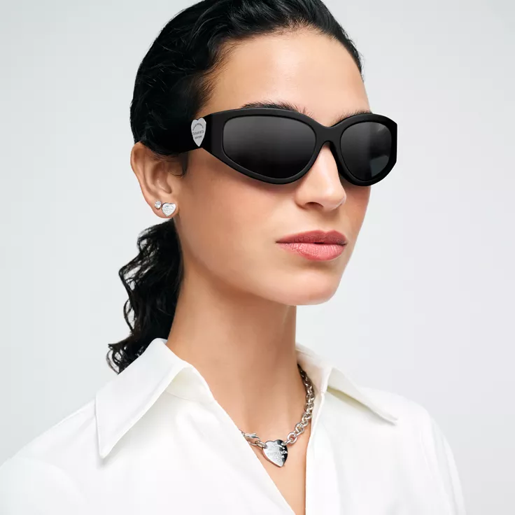 Return to Tiffany®:Sunglasses in Black Acetate with Gray Mirrored Lenses, 1