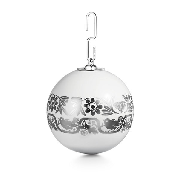 Tiffany Heritage:Ball Ornament in Earthenware with a Silver-coloured Rim