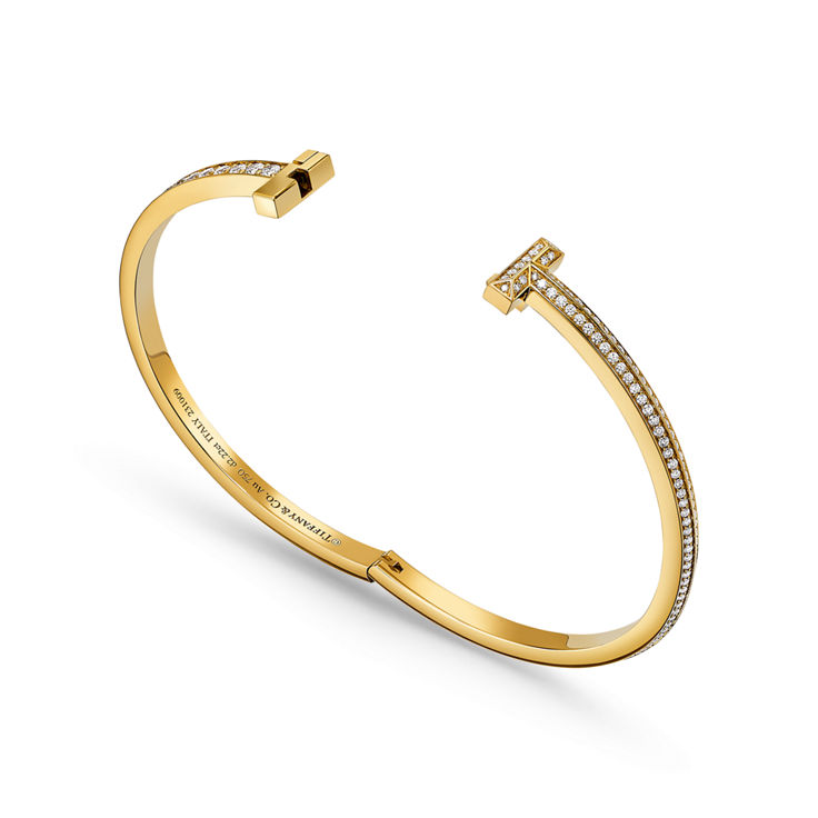 Tiffany T:Bracelet jonc étroit à charnière T1 serti de diamants en pavé en or jaune 18 carats numéro dimage {1}