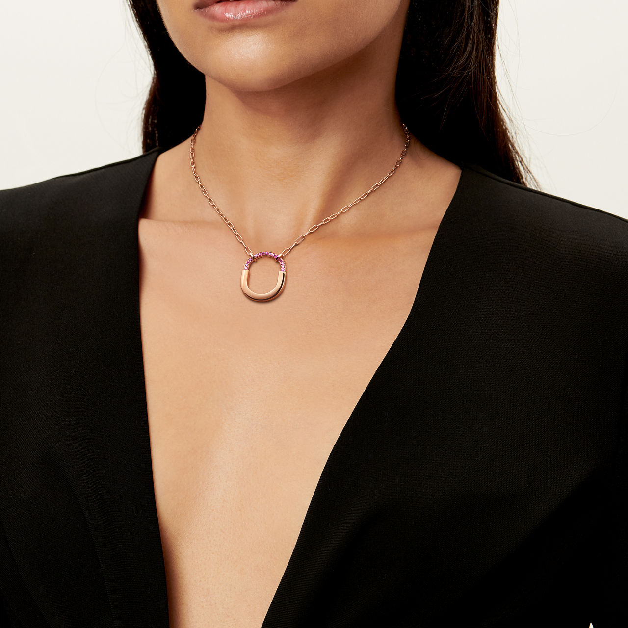 Mittelgroßer Anhänger in Roségold mit rosa Saphiren