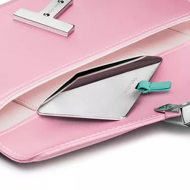 Tiffany T:Mini pochette en satin rose cristal, 3