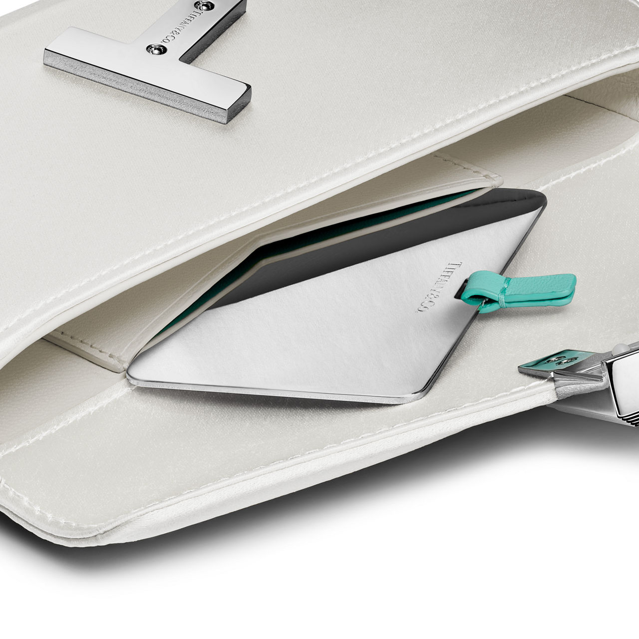 Tiffany T:Mini-Clutch aus Satin in Weiß Bildnummer 3