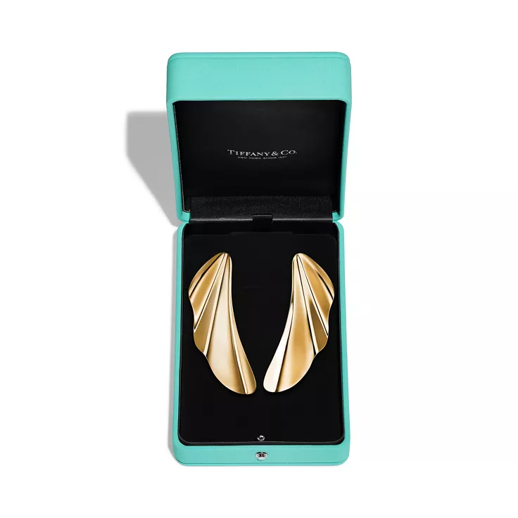 Elsa Peretti®:High Tide Earrings in Yellow Gold, 4