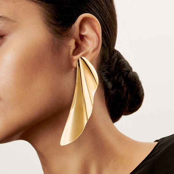 Elsa Peretti®:High Tide Earrings in Yellow Gold