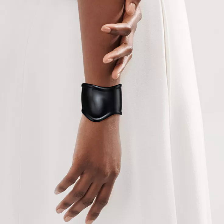 Elsa Peretti&reg;:Medium Bone Cuff in Black Finish over Copper, 61 mm Wide, 1