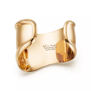 Elsa Peretti&reg;:Small Bone Cuff in Yellow Gold, 43 mm Wide, 3