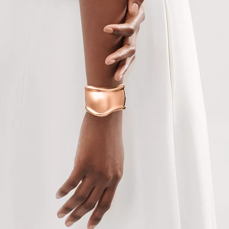 Elsa Peretti&reg;:Small Bone Cuff in Rose Gold, 43 mm Wide, 1