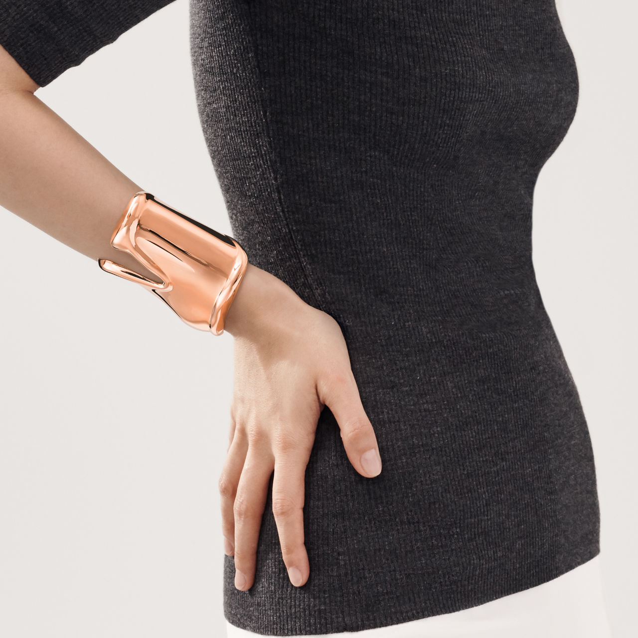 Brazalete Bone grande en oro rosa