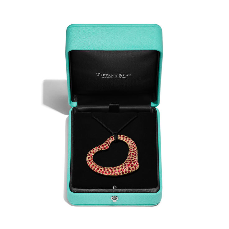 Elsa Peretti®:Open Heart Silk Pendant in Yellow Gold with Rubies and Black Silk image number 4