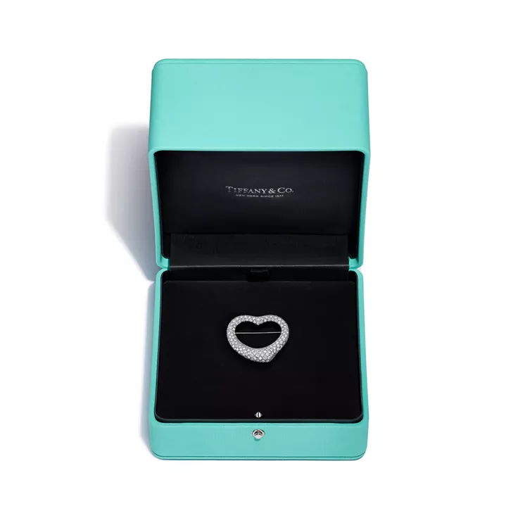 Elsa Peretti®:Open Heart Brooch in Platinum with Pavé Diamonds, 4