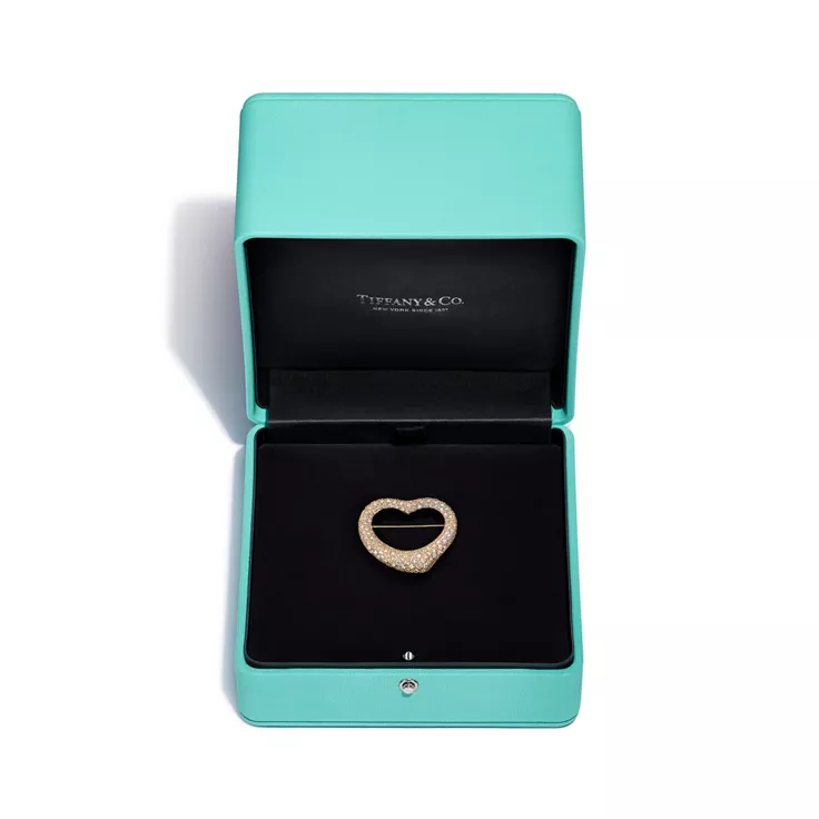 Elsa Peretti®:Open Heart Brooch in Yellow Gold with Pavé Diamonds, 4