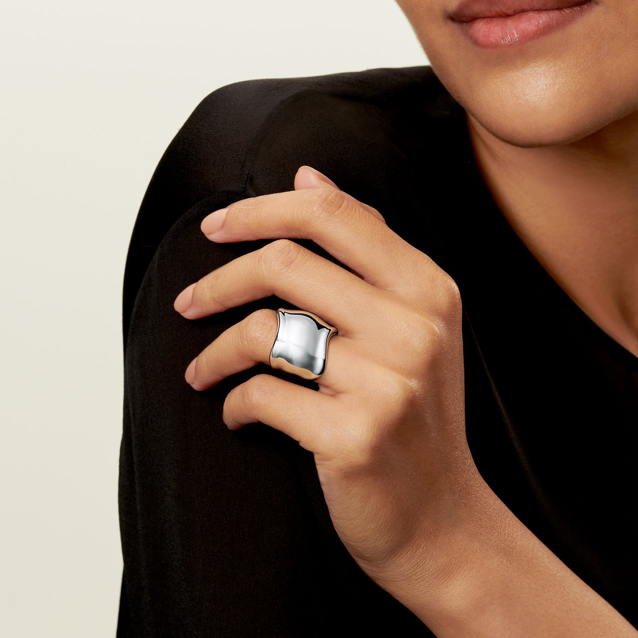 Elsa Peretti®:Bague Bone en argent 925 millièmes numéro dimage {1}