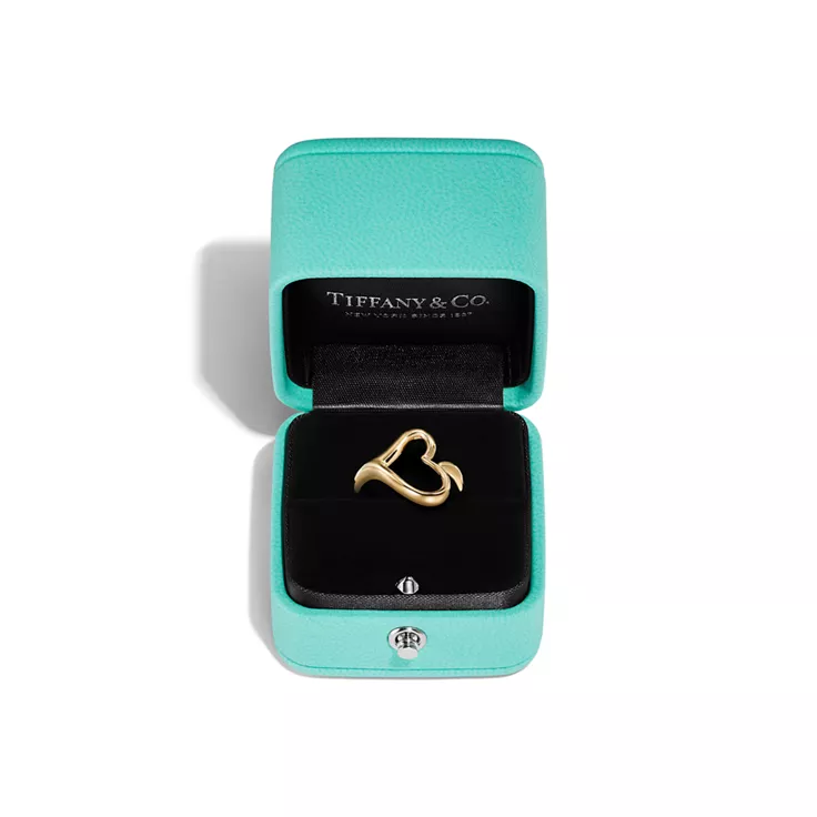 Elsa Peretti®:Open Heart Ring in Yellow Gold, 4