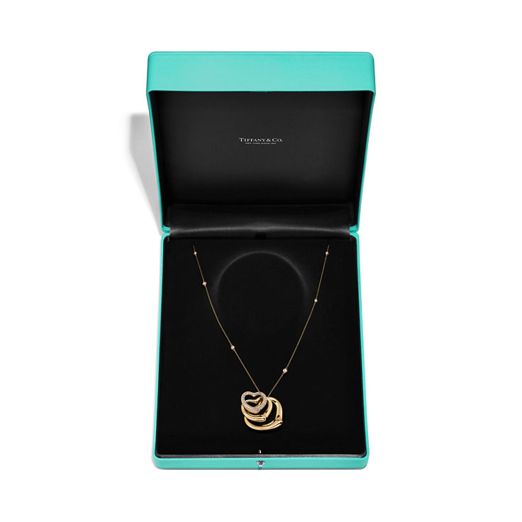 Elsa Peretti®:Open Heart and Diamonds by the Yard® Pendant in Yellow Gold image number 5