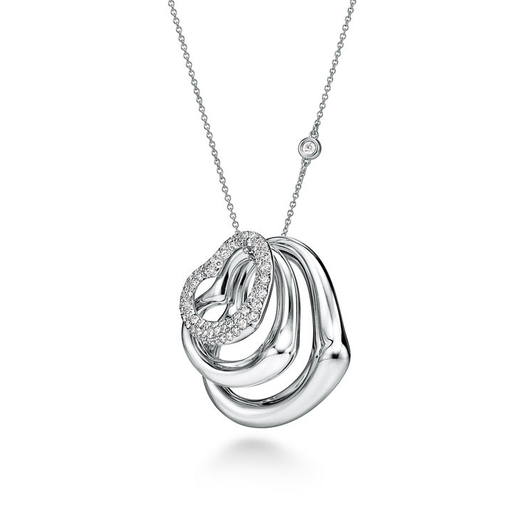 Elsa Peretti®:Open Heart and Diamonds by the Yard® Pendant in Platinum image number 5