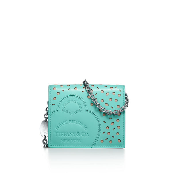 Return to Tiffany™:Perforiertes Crossbody-Kartenetui aus Leder in Tiffany Blue®