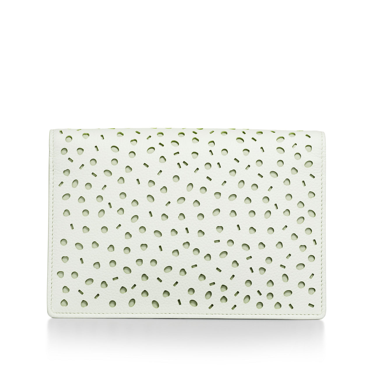 Return to Tiffany™:Portefeuille perforé porté croisé en cuir vert tsavorite pâle numéro dimage {1}