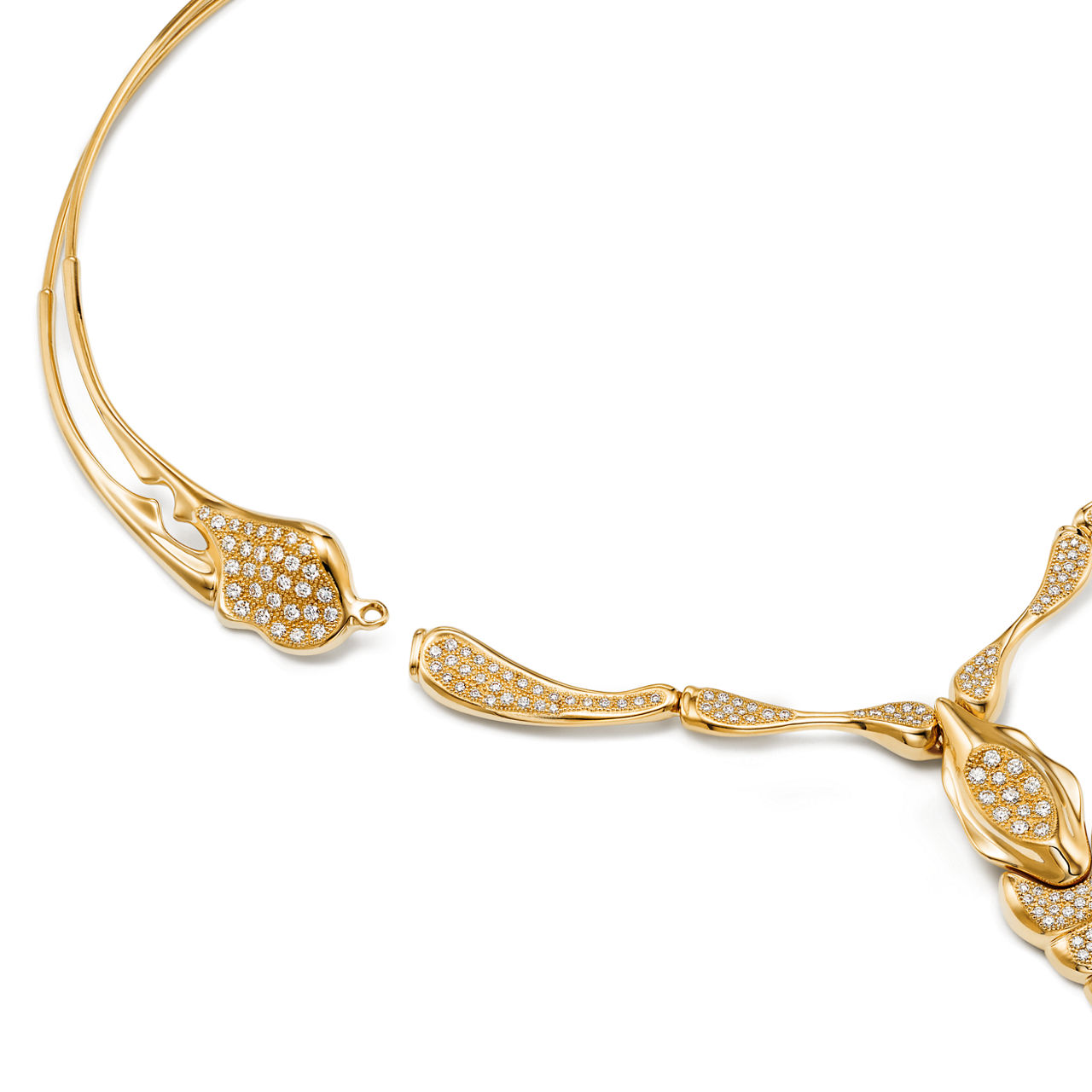 Elsa Peretti®:Scorpion Necklace in Yellow Gold with Pavé Diamonds image number 3