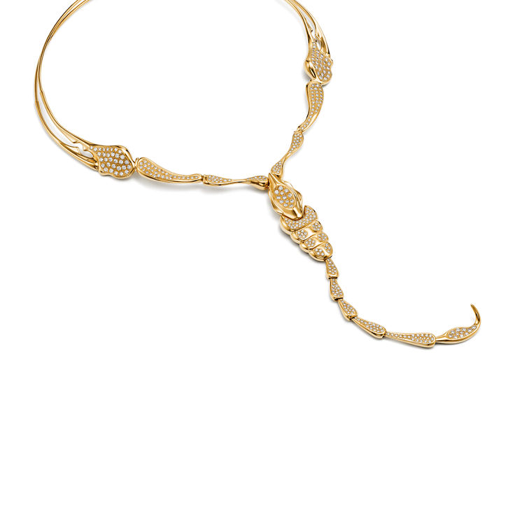Elsa Peretti®:Scorpion Necklace in Yellow Gold with Pavé Diamonds image number 4