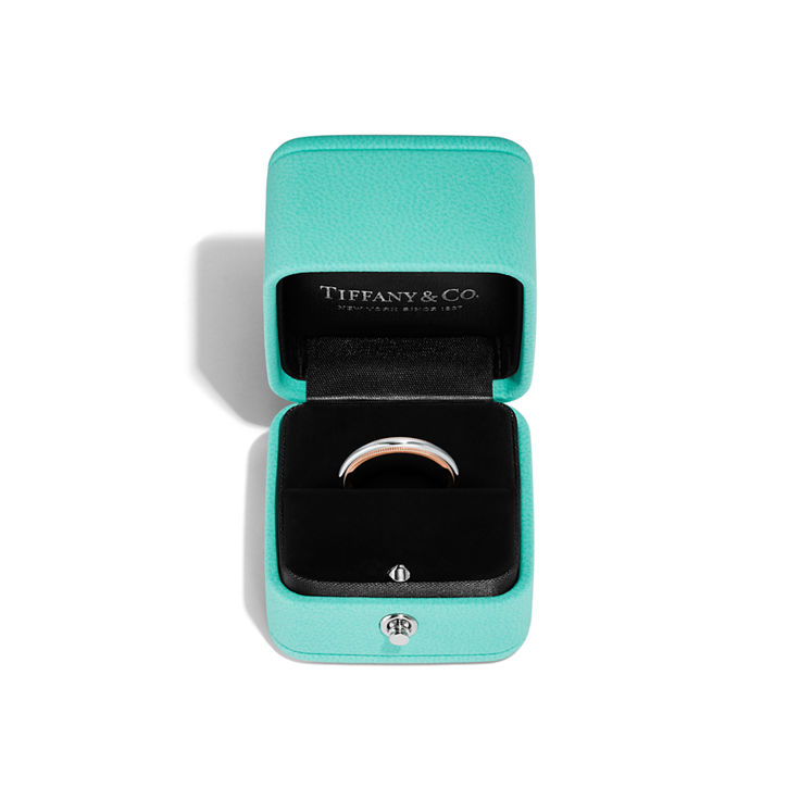 Tiffany Together:Milgrain Band Ring in Rose Gold and Platinum image number 4