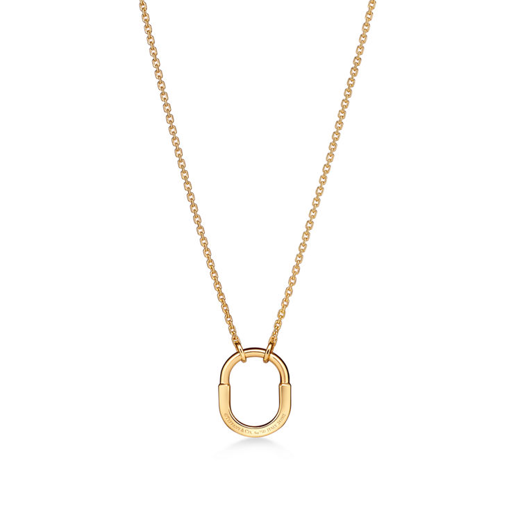 Tiffany Lock:Small Pendant in Yellow Gold with Diamonds image number 5