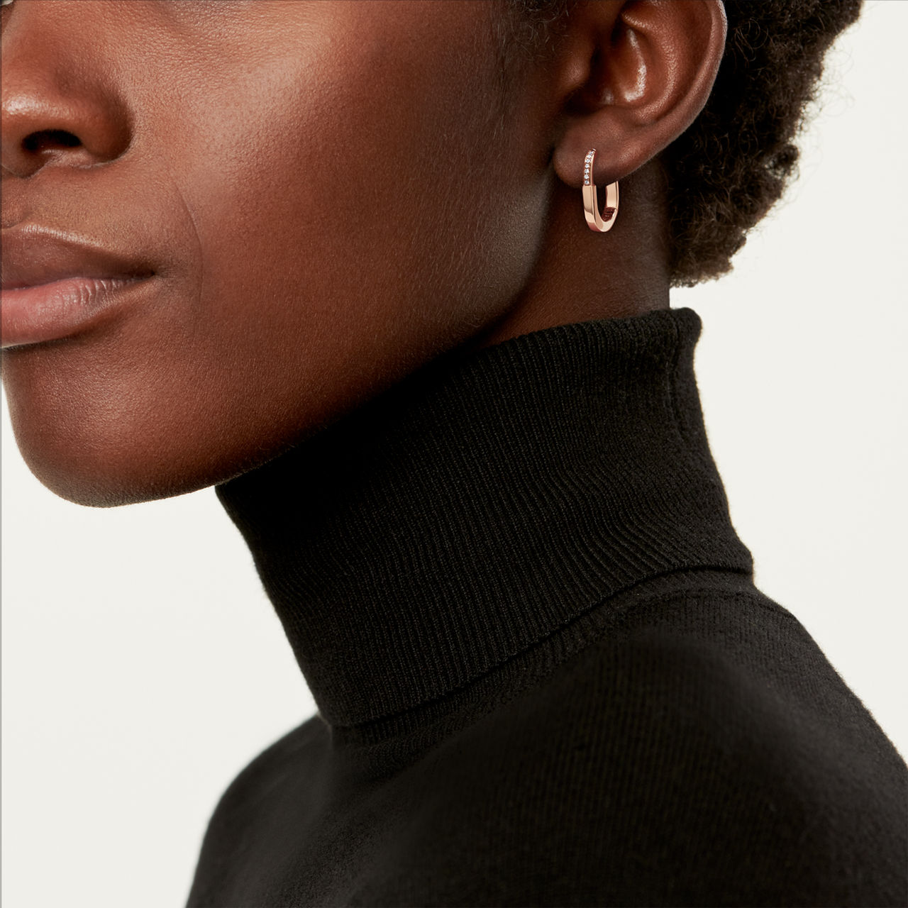 Pendientes pequeños de oro rosa con diamantes